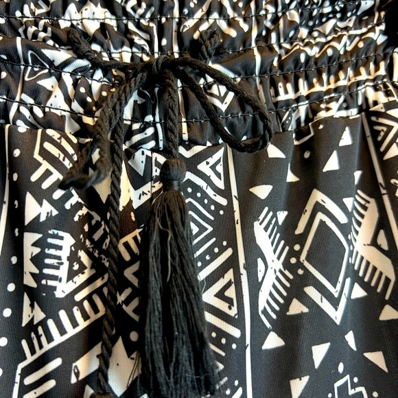 West Loop Black and White Geometric Palazzo Pants Size Large - Picture 5 of 6